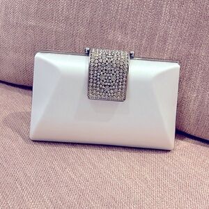 🤍NWT Elegant White Clutch w/ Crystals & Silver Accents Evening,Bridal,MOB